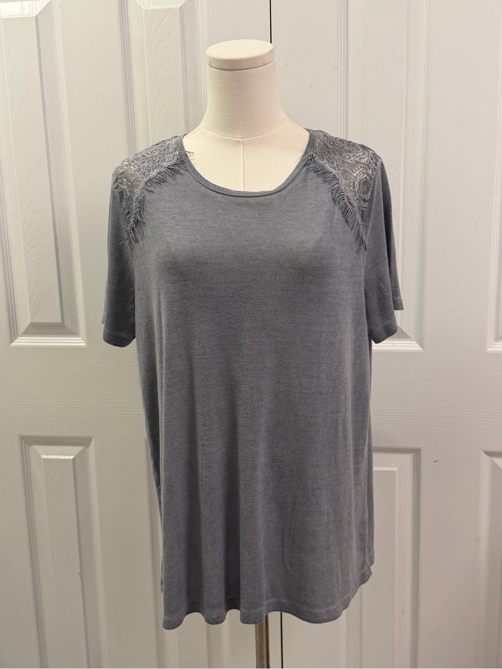 Dantelle Gray Lace Shoulder Short Sleeve Top Size L